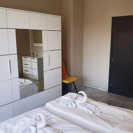 4 Bedroom House - Imperial Heights - - Sonnenstrand * サニービーチ